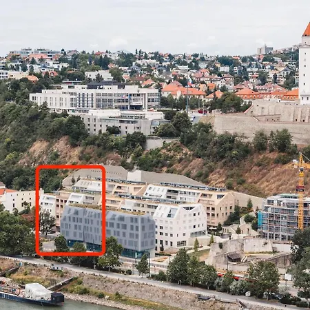 Vydrica - Under The Castle And River View ברטיסלאבה